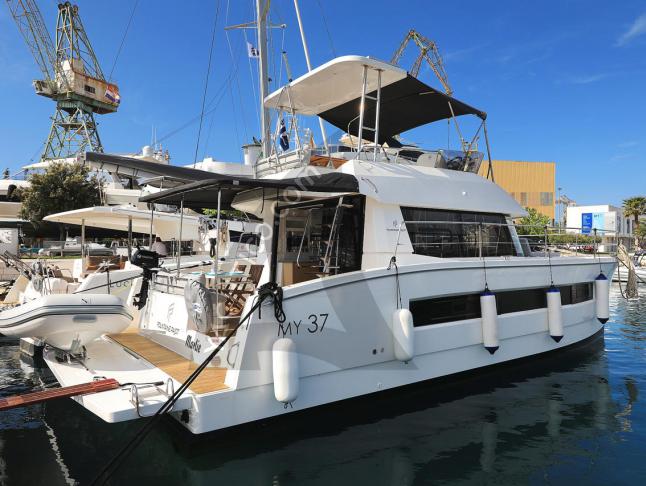 Catamaran Fountaine Pajot MY 37 for rent in Trogir