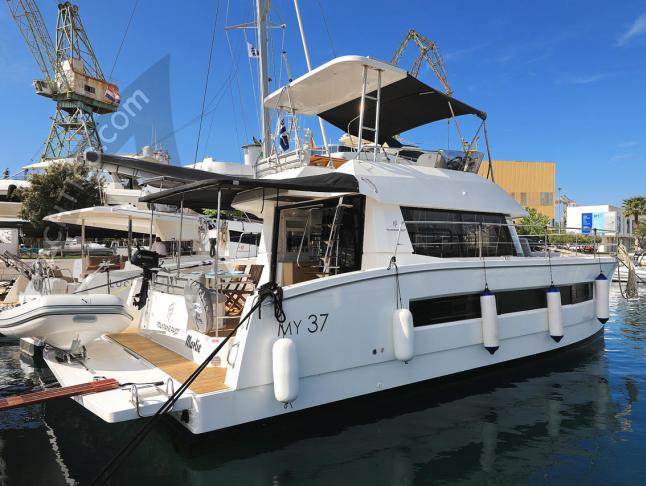 Katamaran Fountaine Pajot MY 37 chartern in Trogir