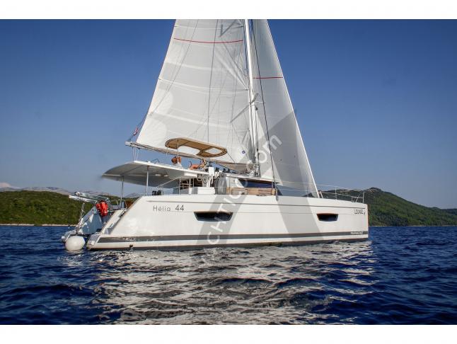 Kat Helia 44 chartern in Tivat