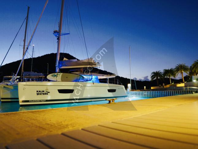 Kat Helia 44 chartern in Joma Marina