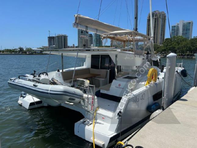 Katamaran Isla 40 chartern in Annapolis