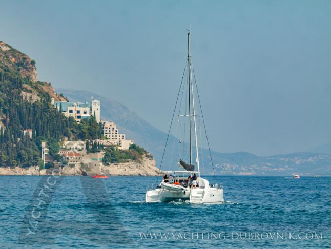 Catamaran Lagoon 380 for hire in ACI Dubrovnik Marina