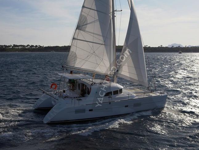 Katamaran Lagoon 380 chartern in Marina Lefkas