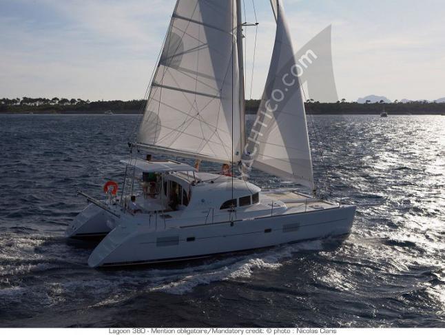 Kat Lagoon 380 Yachtcharter in Marina Veruda