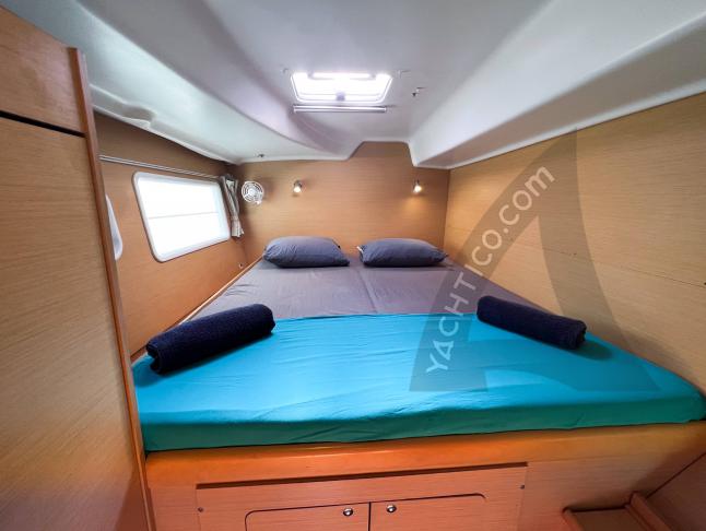 Catamaran Lagoon 380 S2 for rent in Avatoru