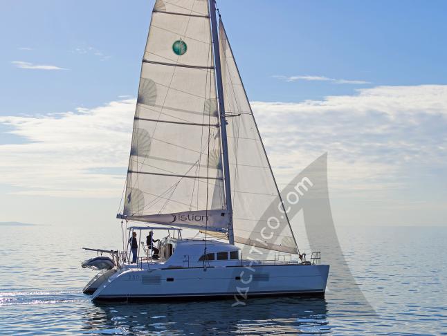 Kat Lagoon 380 S2 chartern in Lavrio