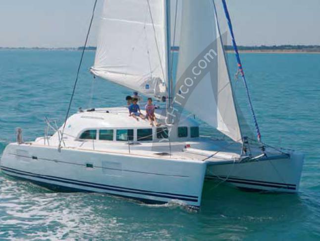 Cat Lagoon 380 S2 for rent in Victoria