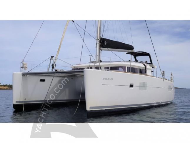 Cat Lagoon 400 S2 for rent in Sant Antoni de Portmany