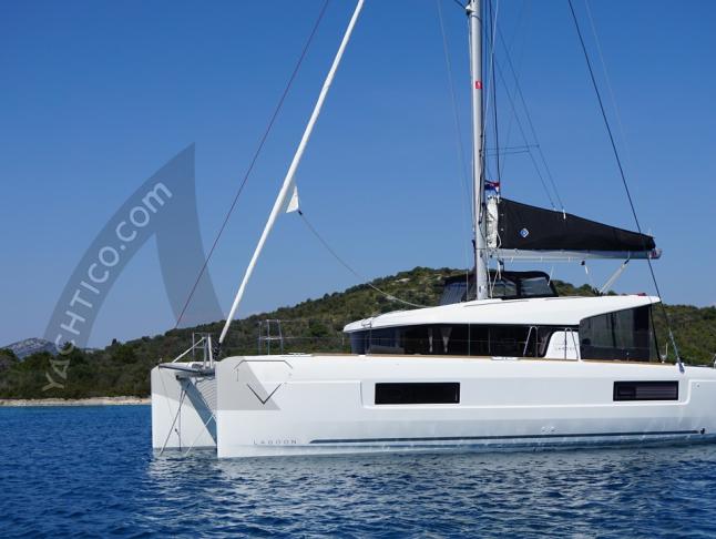 Catamaran Lagoon 40 available for charter in Marina Tankerkomerc