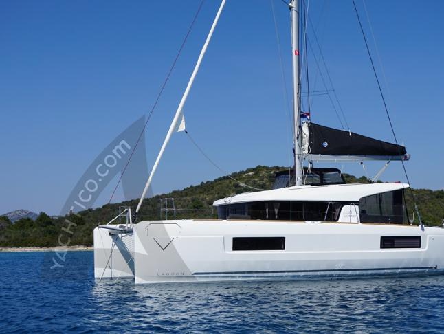 Katamaran Lagoon 40 Yachtcharter in Marina Tankerkomerc