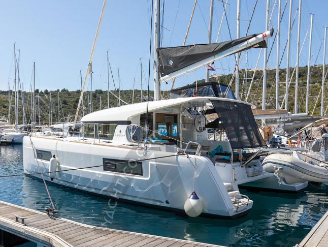 Katamaran Lagoon 40 chartern in Primosten