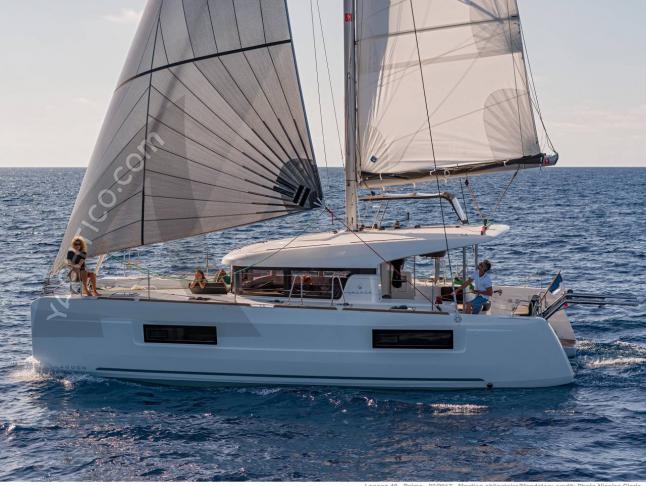 Kat Lagoon 40 chartern in Eden Island Resort