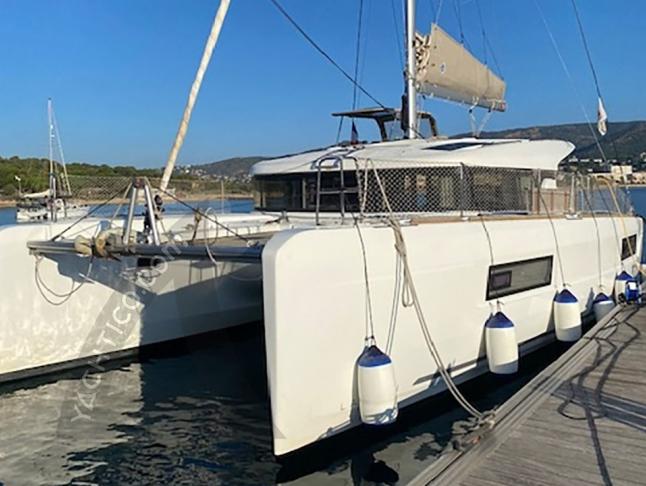 Cat Lagoon 40 available for charter in Bormes les Mimosas