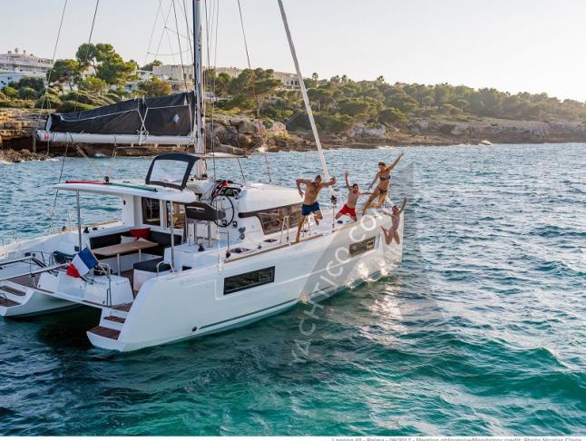 Cat Lagoon 40 for hire in Marina di Portorosa