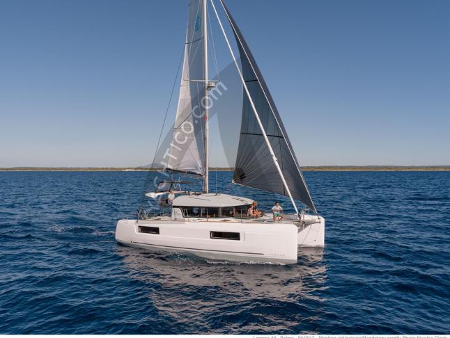 Catamaran Lagoon 40 for hire in Sukosan Bibinje