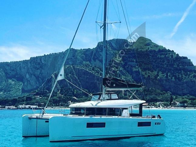Katamaran Lagoon 40 Yachtcharter in Palermo