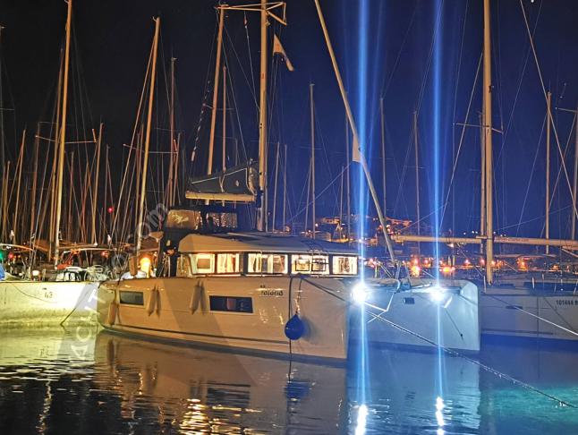 Catamaran Lagoon 40 for rent in Krk