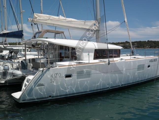 Catamaran Lagoon 400 for rent in Marina Porto Colom