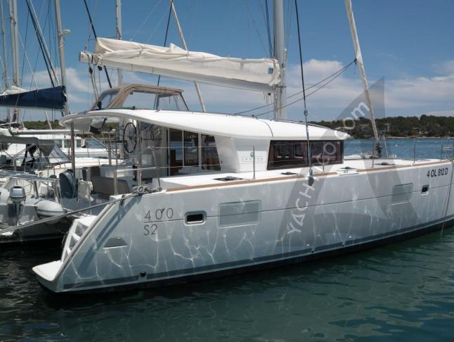 Katamaran Lagoon 400 Yachtcharter in Marina Porto Colom