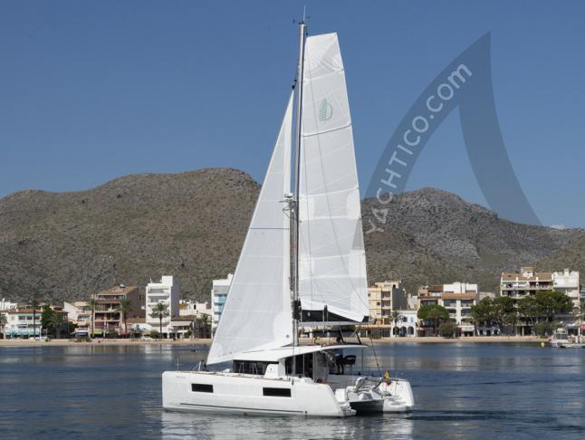 Cat Lagoon 40 for rent in Port de Pollenca town