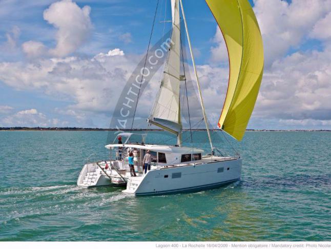 Katamaran Lagoon 400 chartern in Trogir