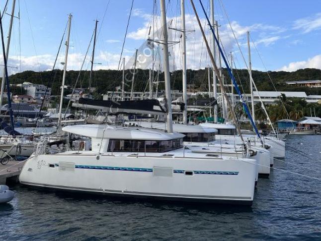 Catamaran Lagoon 400 S2 for rent in Le Marin