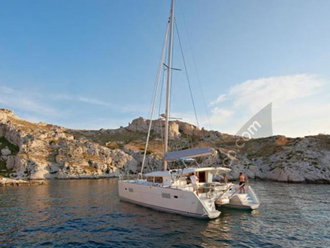 Cat Lagoon 400 S2 available for charter in Athens