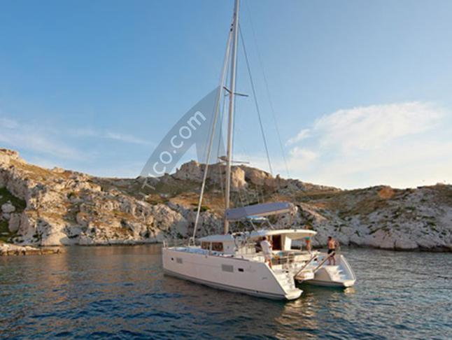 Kat Lagoon 400 S2 chartern in Nea Peramos Marina