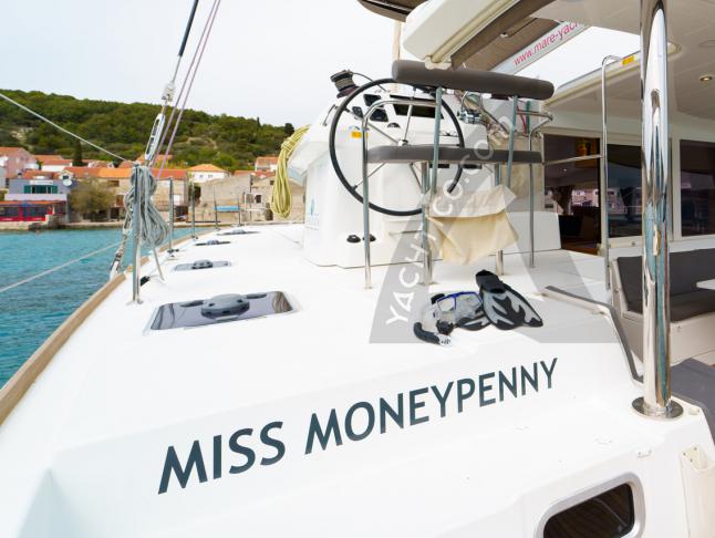 Catamaran Lagoon 400 S2 for rent in Sibenik