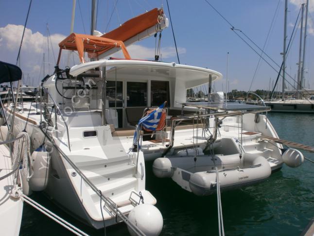 Catamaran Lagoon 400 S2 for hire in Salamina