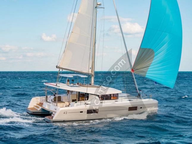 Kat Lagoon 42 Yachtcharter in Marina San Antonio