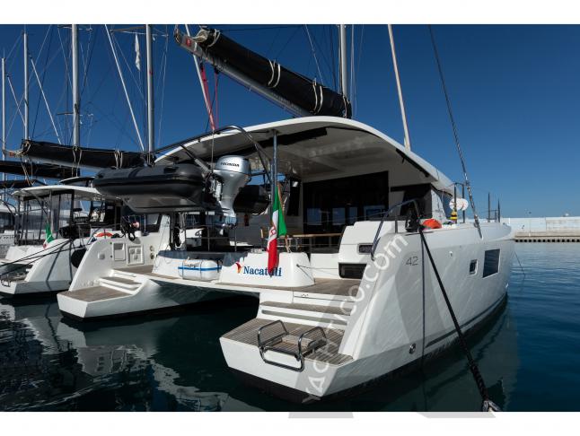 Katamaran Lagoon 42 chartern in Messina