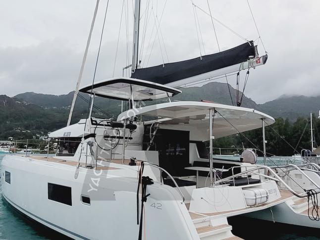 Katamaran Lagoon 42 chartern in Eden Island Resort