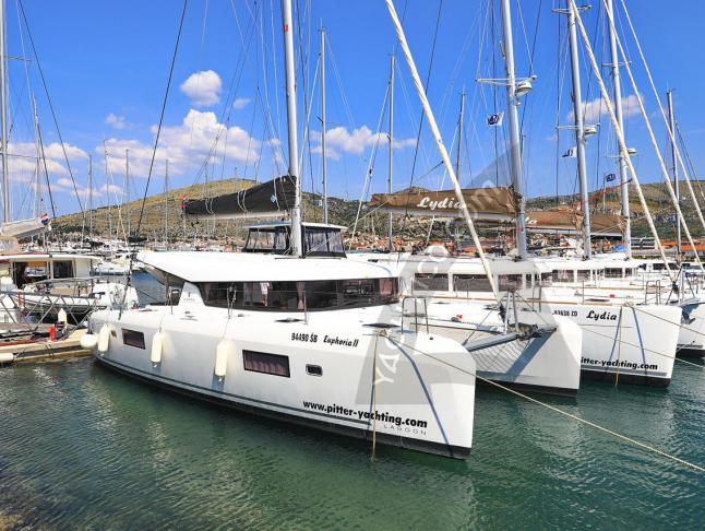 Catamaran Lagoon 42 for charter in Trogir