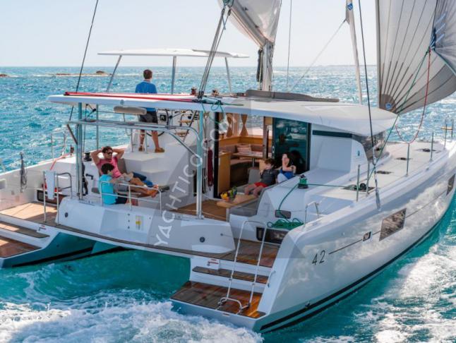 Catamaran Lagoon 42 for charter in Nassau