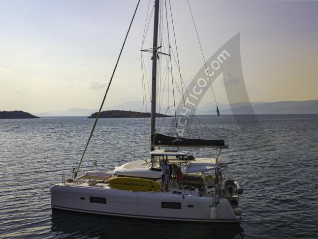Katamaran Lagoon 42 chartern in Lavrio