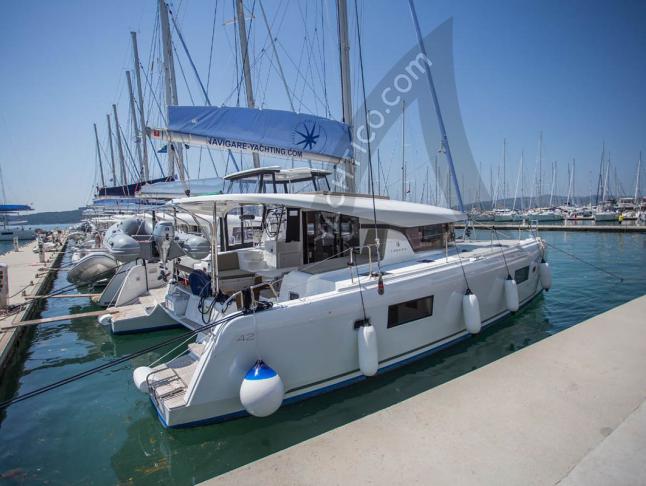 Katamaran Lagoon 42 Yachtcharter in Marina Seget Donji