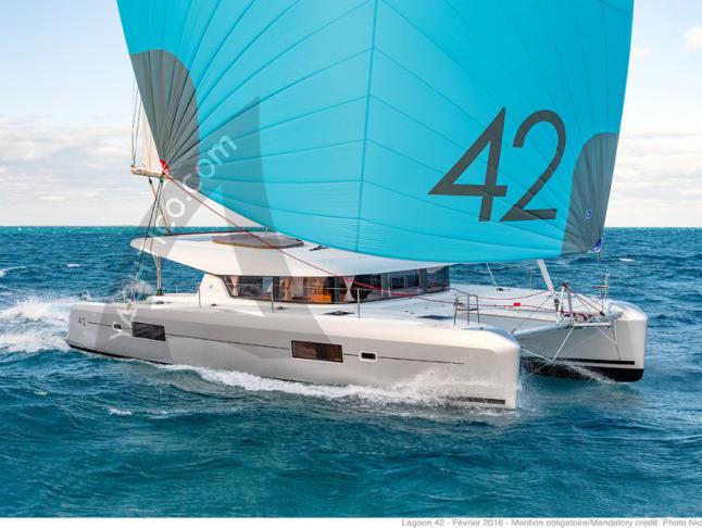 Katamaran Lagoon 42 Yachtcharter in Trogir