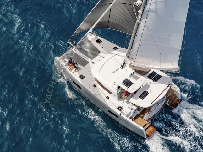 Kat Lagoon 42 chartern in Parikia