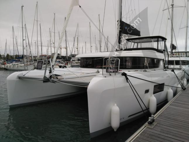 Catamaran Lagoon 42 for rent in English Harbour Town
