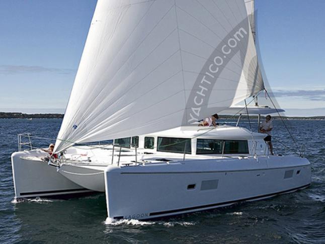 Catamaran Lagoon 421 for charter in Portimao