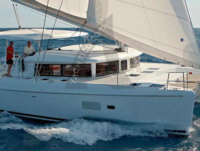 Catamaran Lagoon 420 for charter in Nikiti
