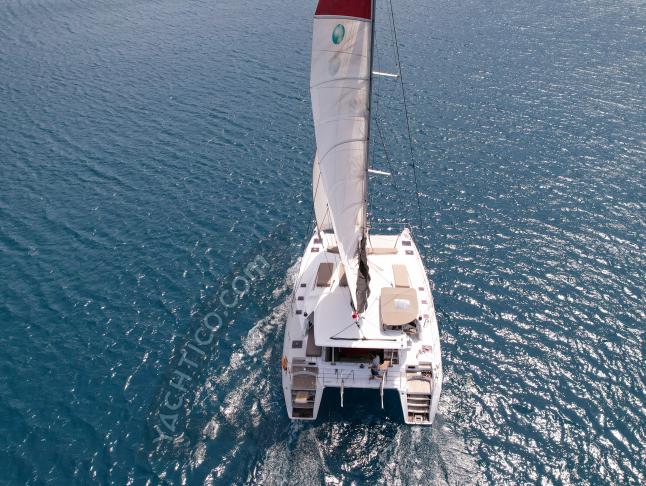 Kat Lagoon 421 chartern in Adakoy Marina