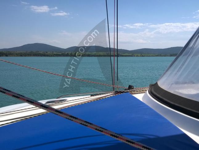 Catamaran Lagoon 440 available for charter in Marina