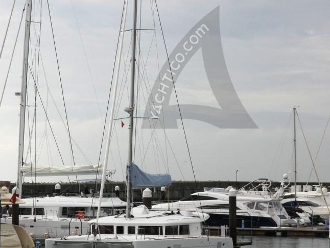 Katamaran Lagoon 450 chartern in Athen