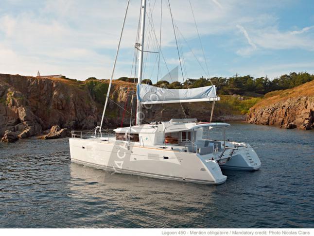 Cat Lagoon 450 for rent in Lefkas Marina