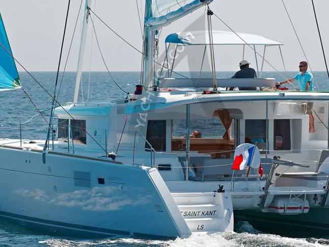 Katamaran Lagoon 450 chartern in Puerto Del Rey Marina