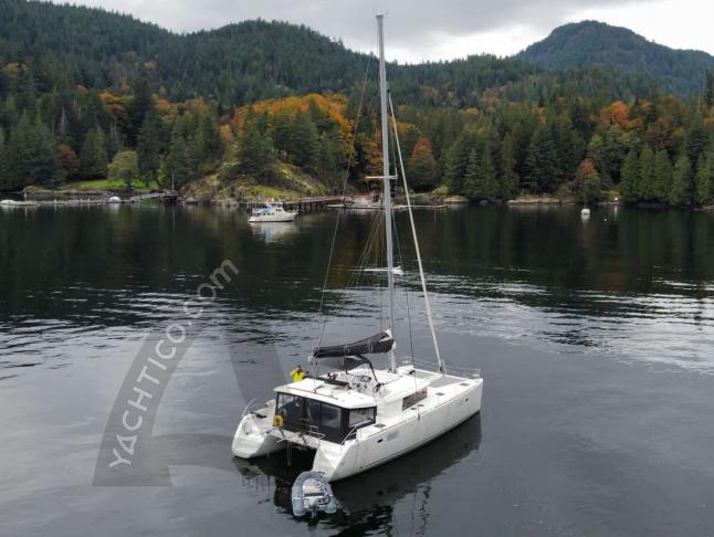 Katamaran Lagoon 450 F chartern in Port Sidney Marina