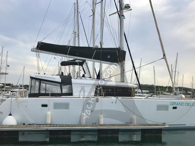 Katamaran Lagoon 450 F Yachtcharter in Marina Mandalina