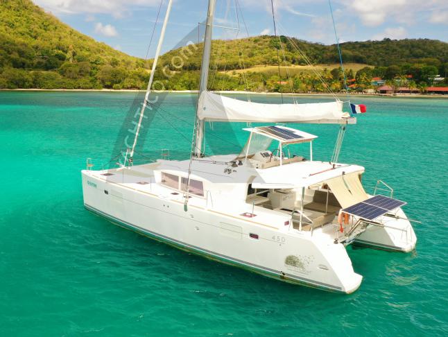 Katamaran Lagoon 450 F Yachtcharter in Marina Le Marin